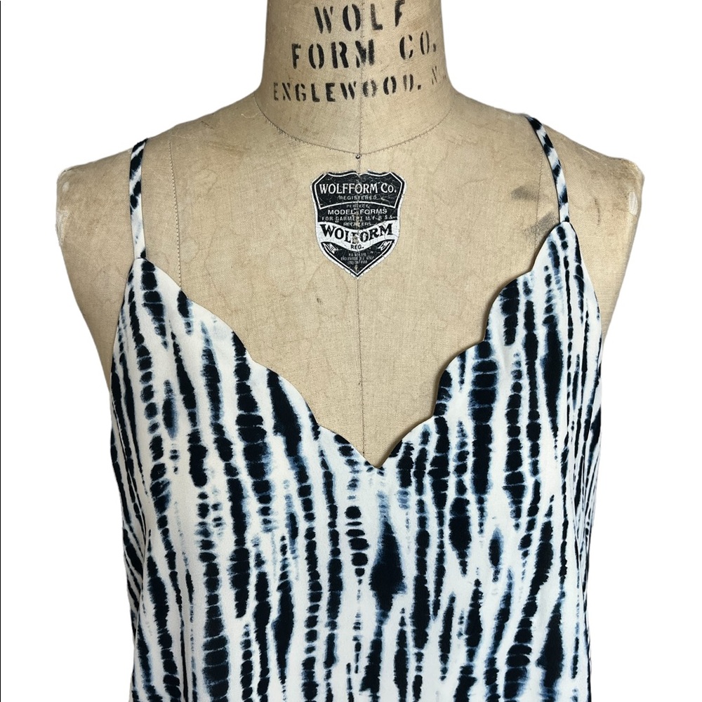 Socialite Scalloped Tie-Dye V-Neck Camisole Tank Blouse